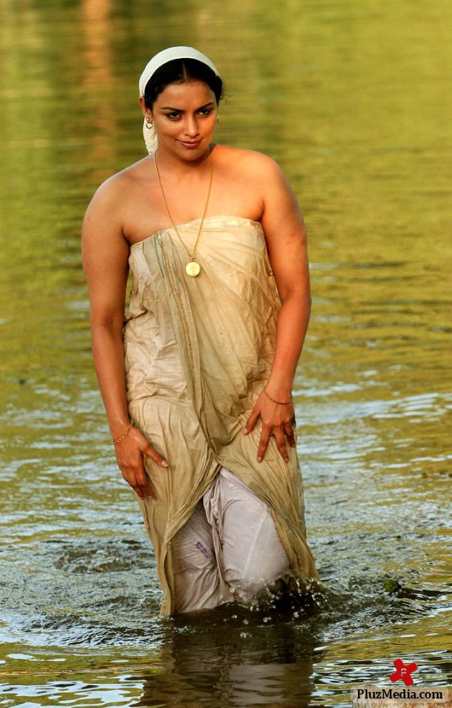 Shweta Menon - Rathi Nirvedam Hot Movie Stills | Picture 80005